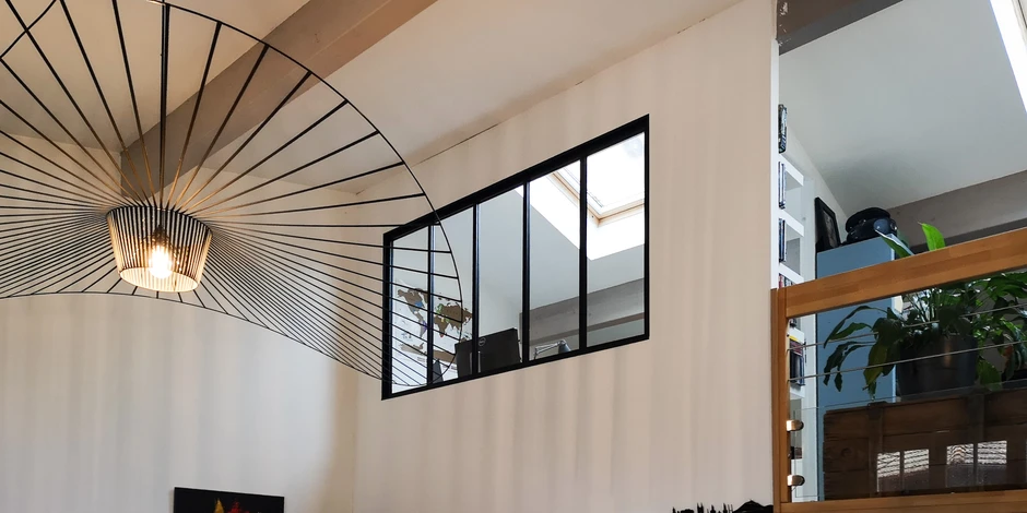 Porte d'entrée design d'une maison de campagne